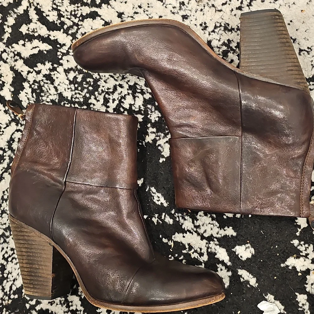 RAG & BONE 39 Brown Leather Newbury Booties as seen on Taylor Swift